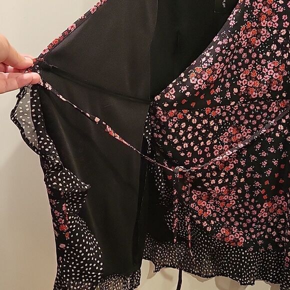 NEW BOHO WRAP M WEDNESDAY's GIRL BLACK RED SHEER SLEEVE FLORAL DRESS MEDIUM NWT - Picture 8 of 12